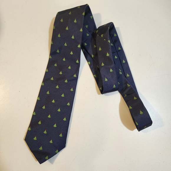 346 Brooks Brothers Pure Sil Christmas tree Men's Tie - Picture 1 of 8